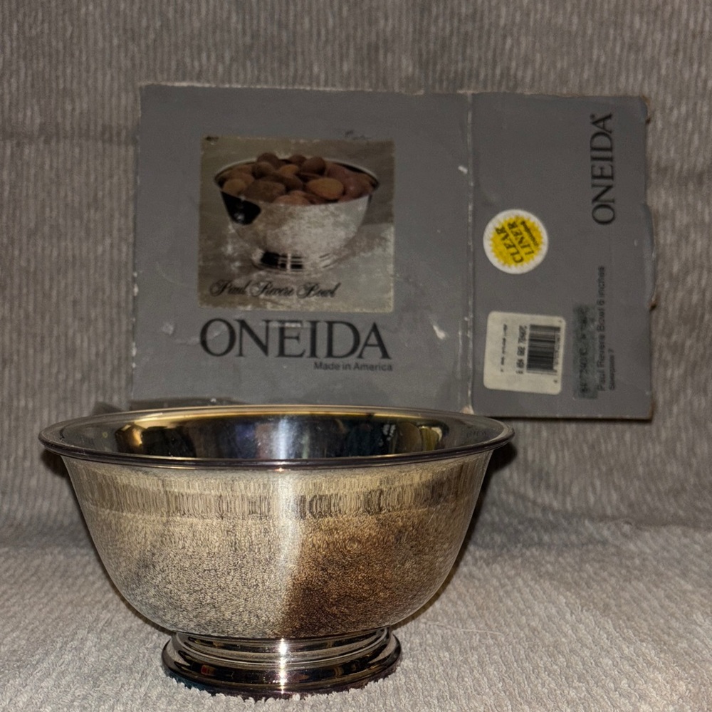 Mid 20th Century Oneida Paul Revere Silver Plate 6 1/8” Footed Bowl